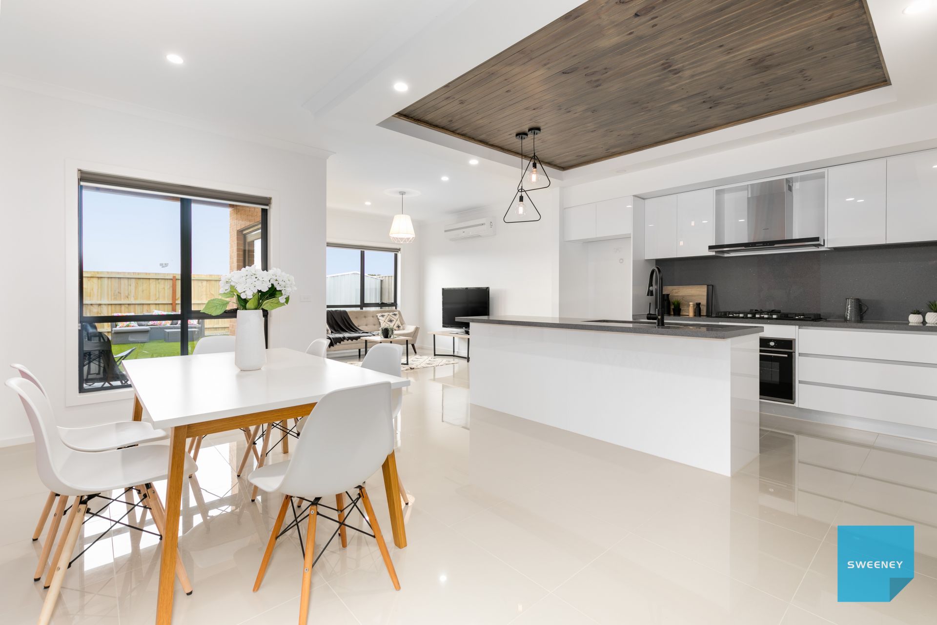 2/11 Lockwood Court, Fraser Rise - Thumbnail 4