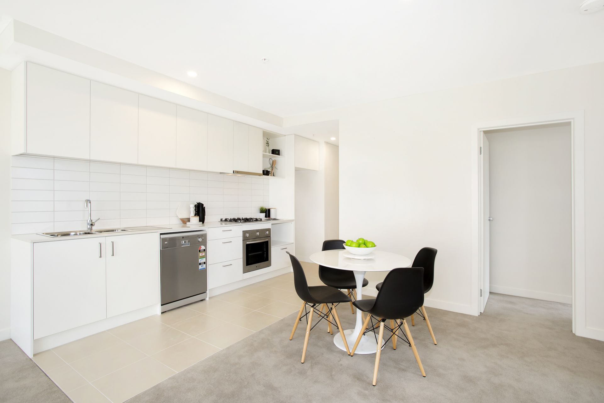 SPACIOUS APARTMENT IN PRIME LOCATION