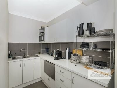 HIGH GRADE REFURBISHED OFFICE WITH 6 CAR PARKS!