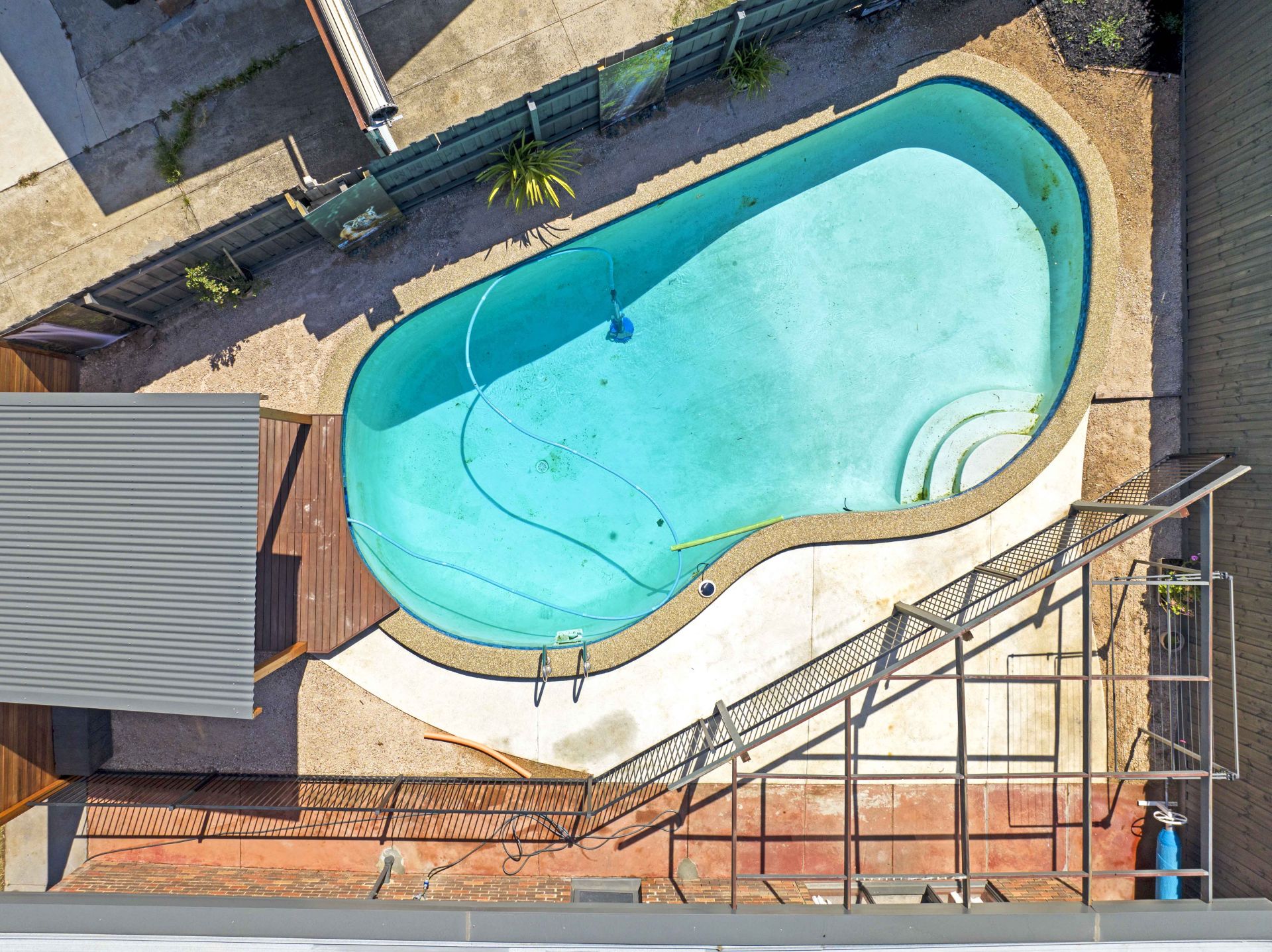 4 BEDDER WITH INGROUND POOL