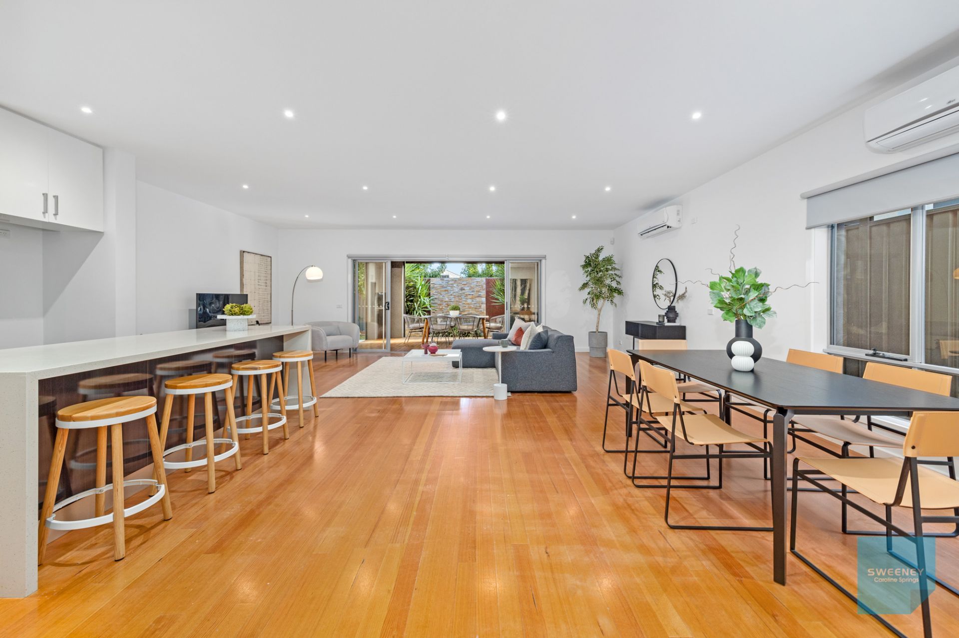 30 Brunton Avenue, Caroline Springs - Thumbnail 4