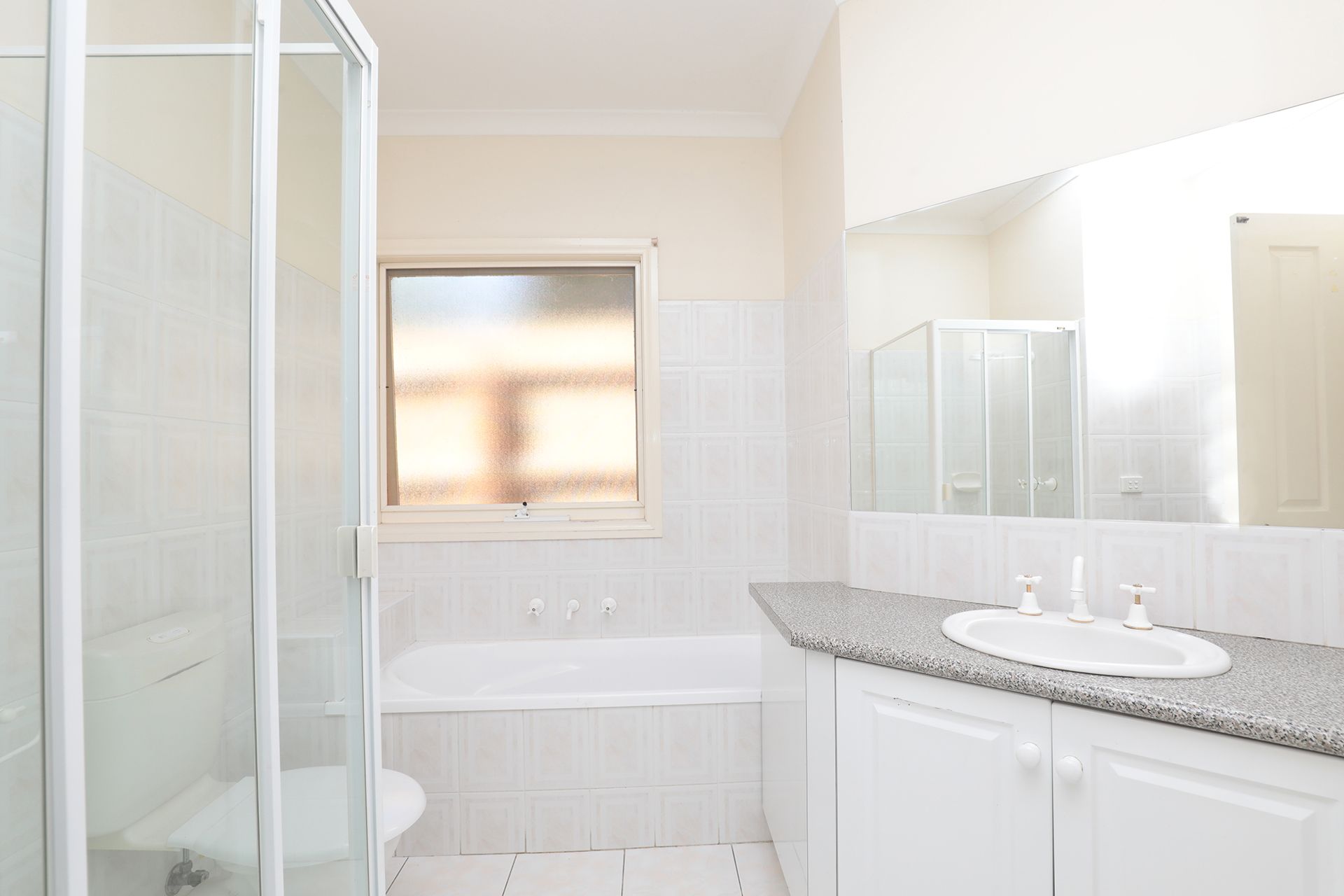 2/17 Loch Avenue, St Kilda East - Thumbnail 7