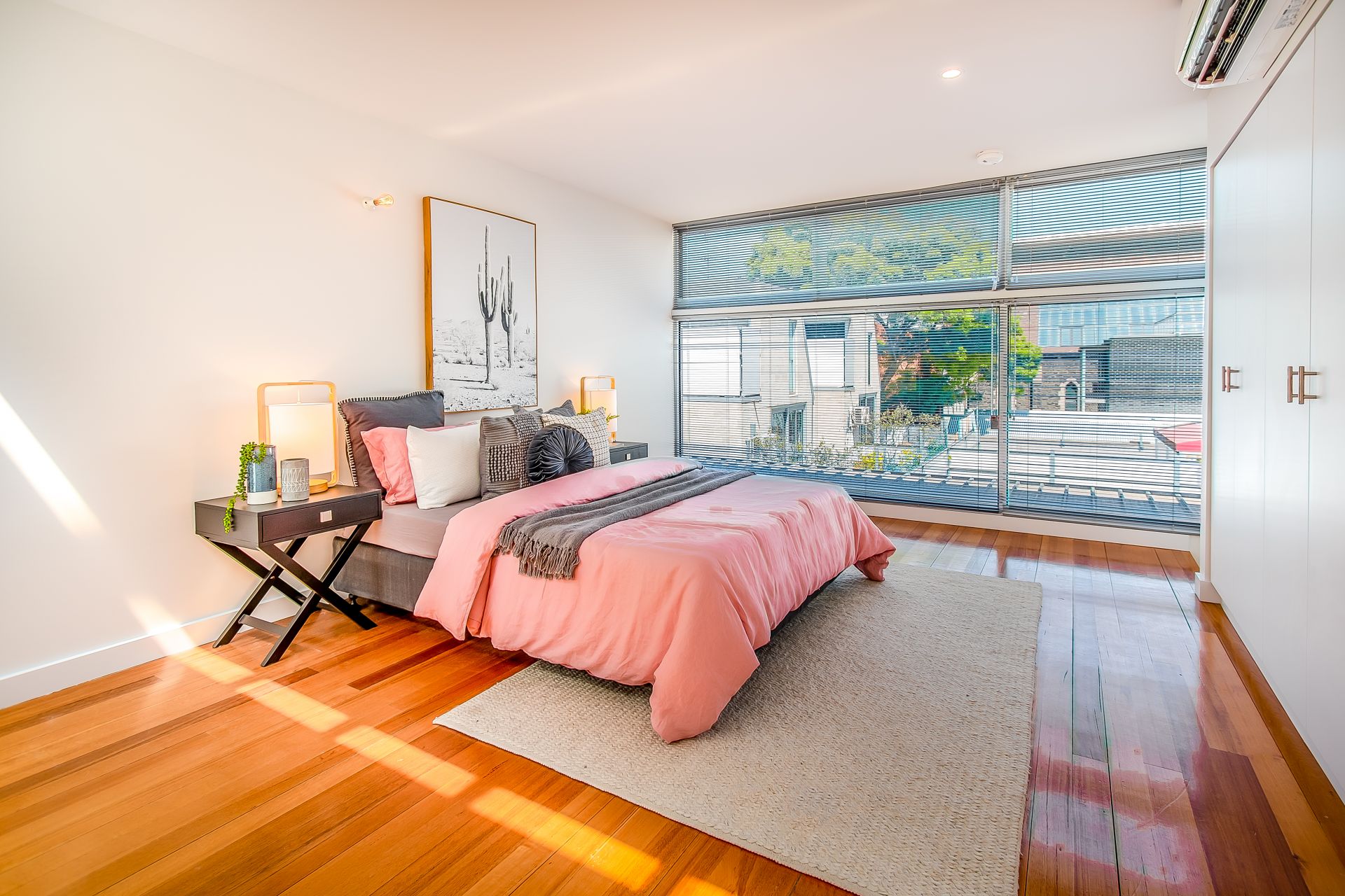 A Carefree Slice of Cosmopolitan Living
