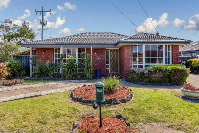 32 Scherman Drive, Altona Meadows - Thumbnail 2