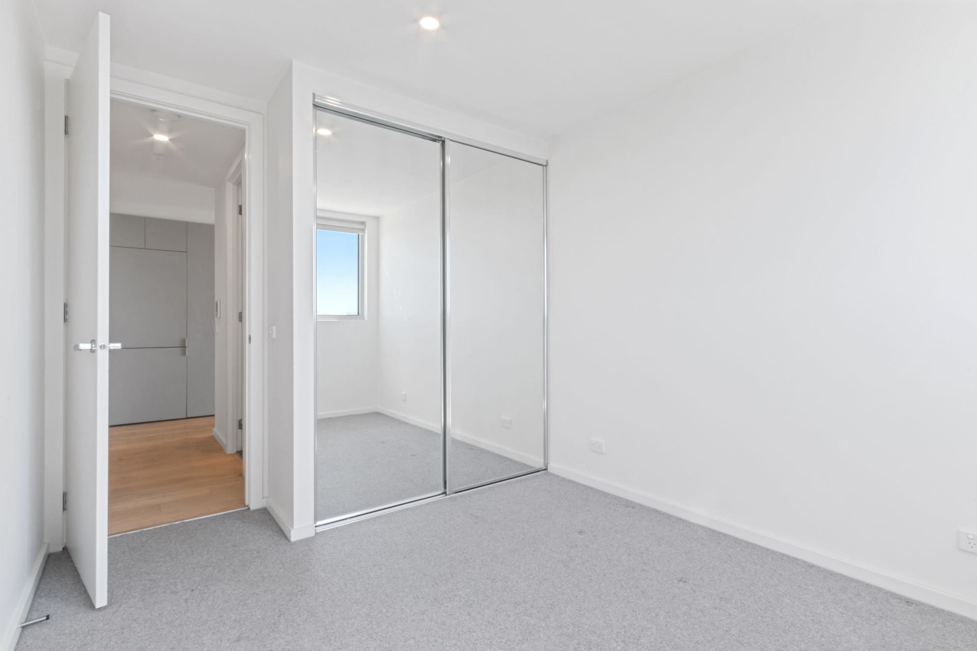 Bright and Spacious 2-Bedroom Apartment in Prime Location