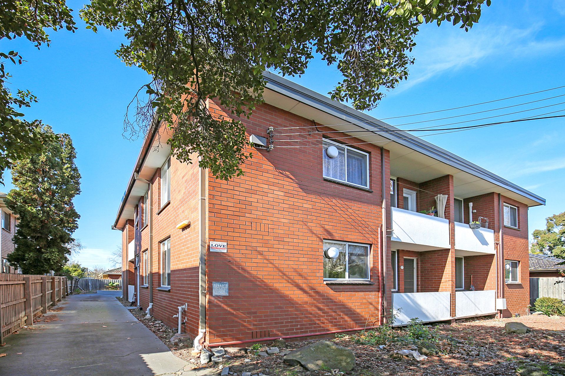 Spacious Two Bedroom Apartment In Idyllic Location!