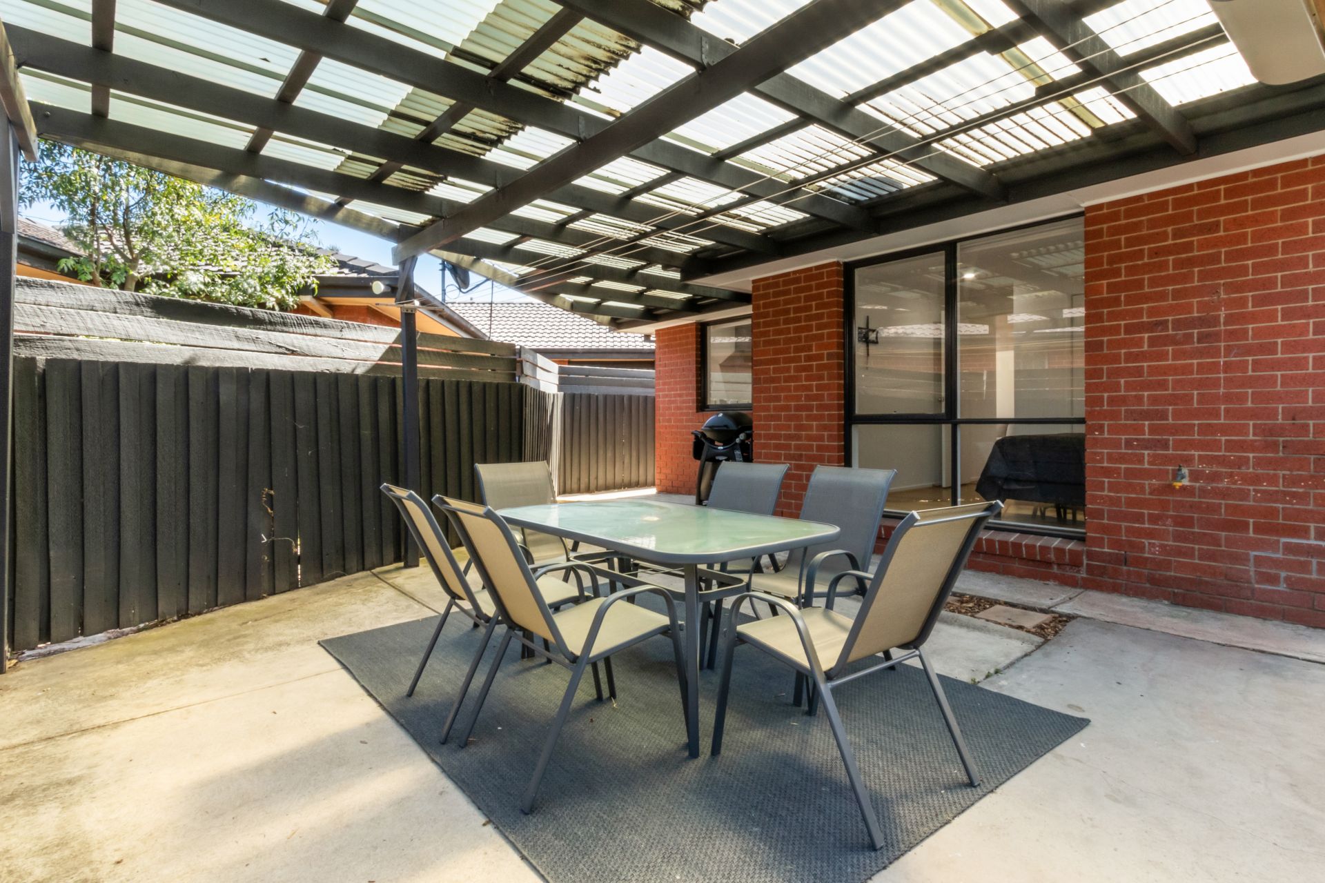 Stunning unit in ideal locale