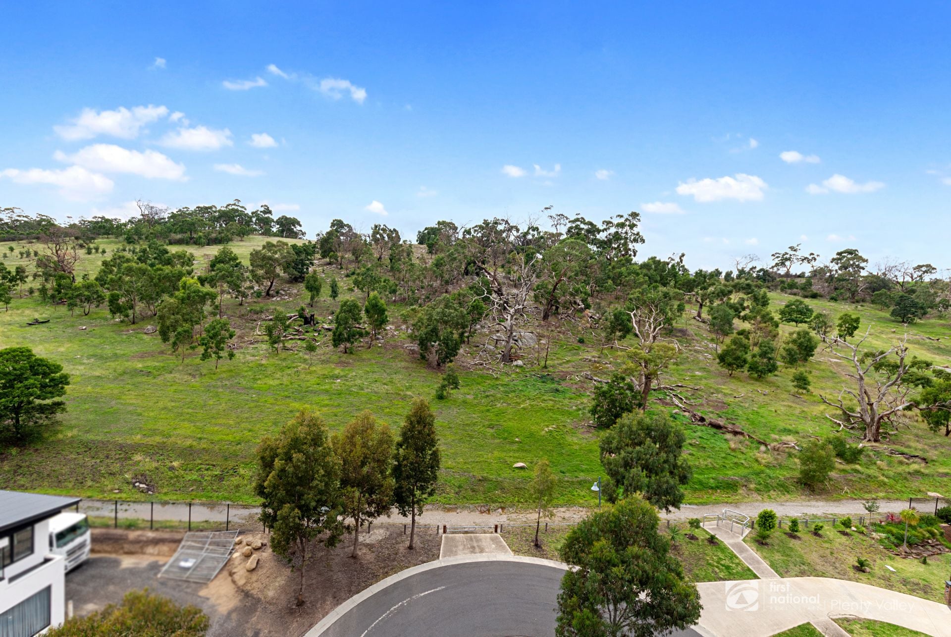 10 Rockbank Court South Morang, South Morang - Thumbnail 2