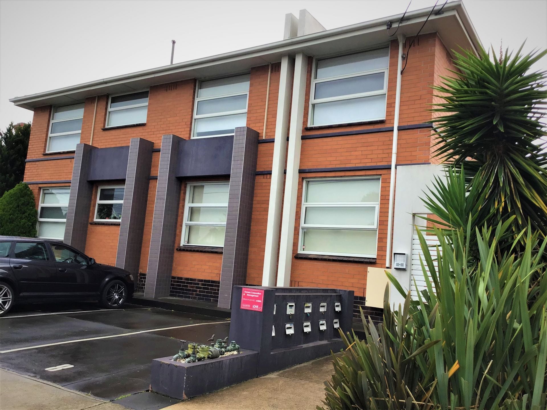 Courtyard Delight in Ideal Location