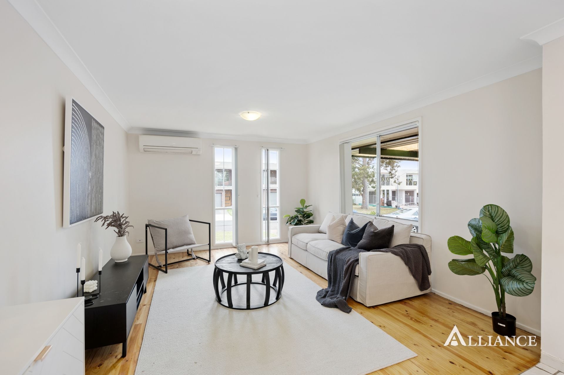 17 Eynham Road, Milperra NSW, Milperra - Thumbnail 2