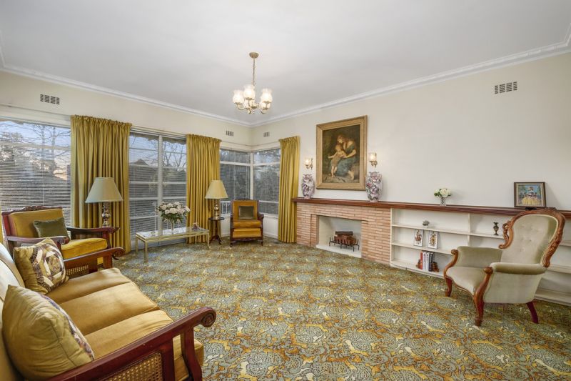 11 Longview Road, Balwyn North - Thumbnail 2