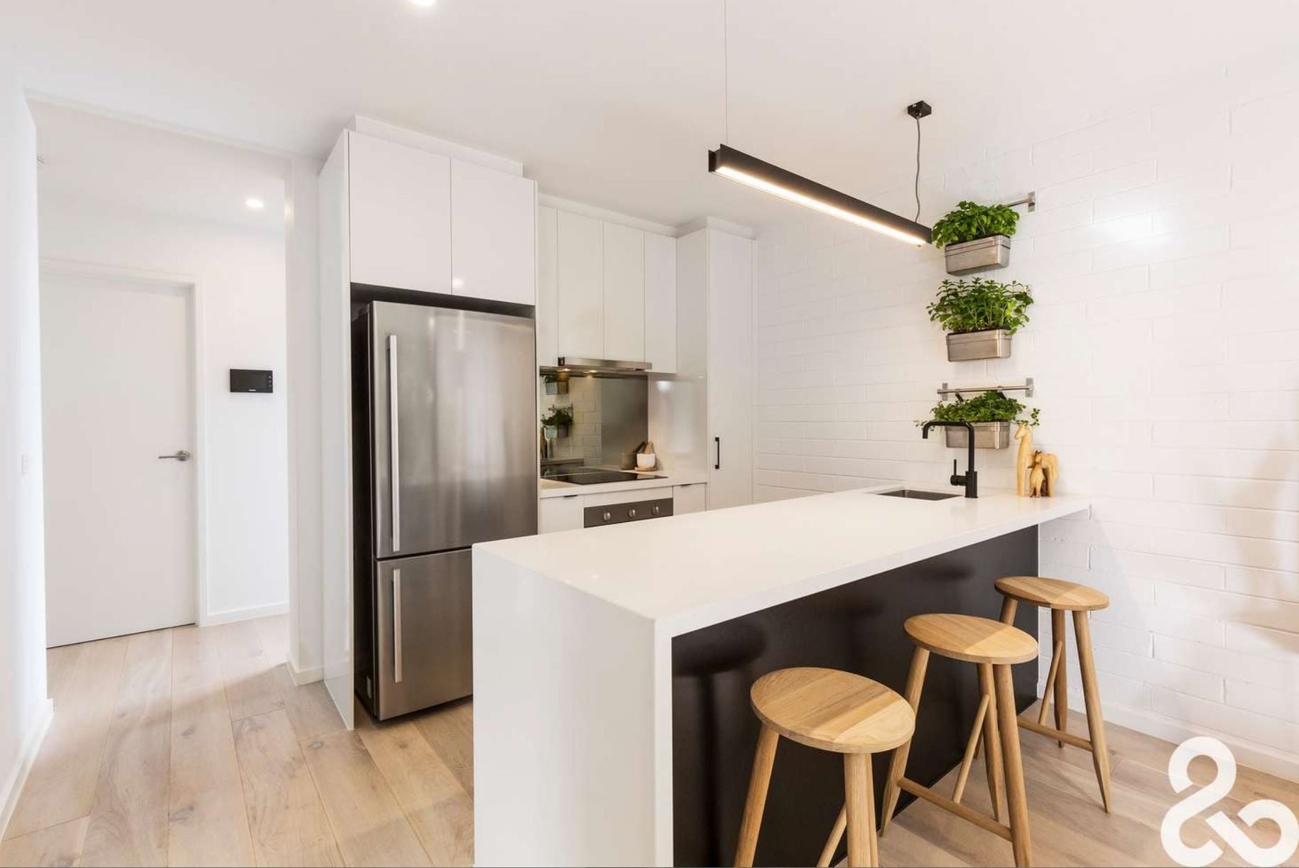 MODERN INNER NORTH LIVING