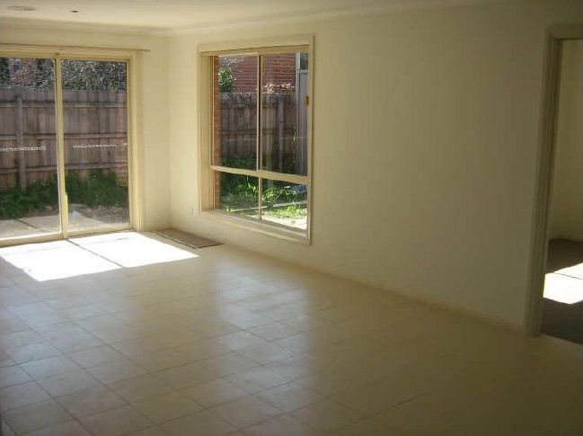 Fantastic 3 Bedroom Villa Style Unit!