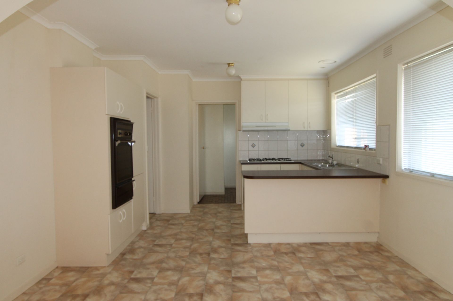 FAMILY HOME AND PERFECT LOCATION!!
