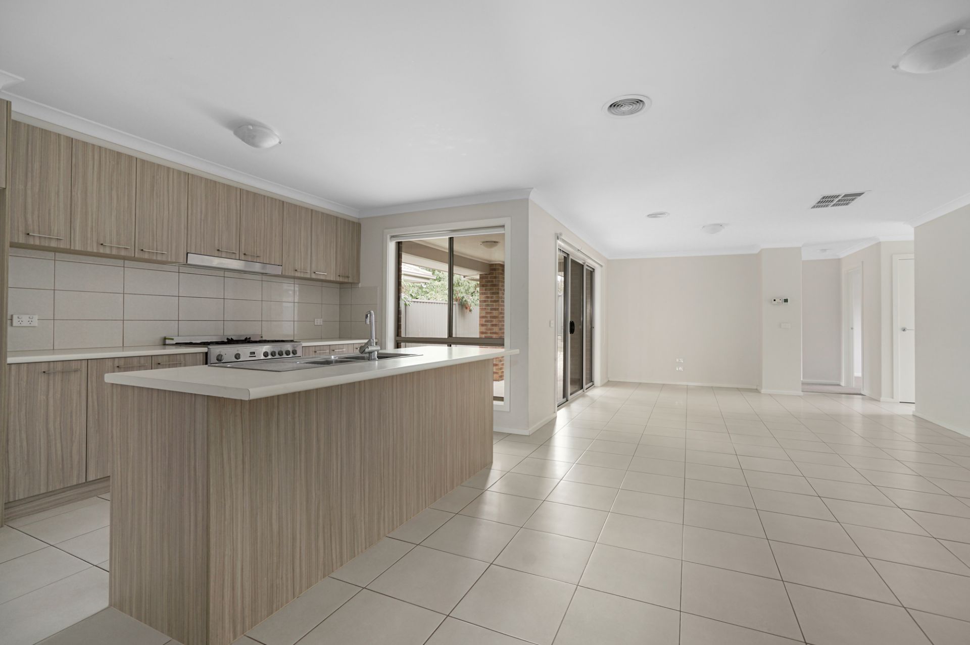 15 Pengelly Road, Lucas, Lucas - Thumbnail 5