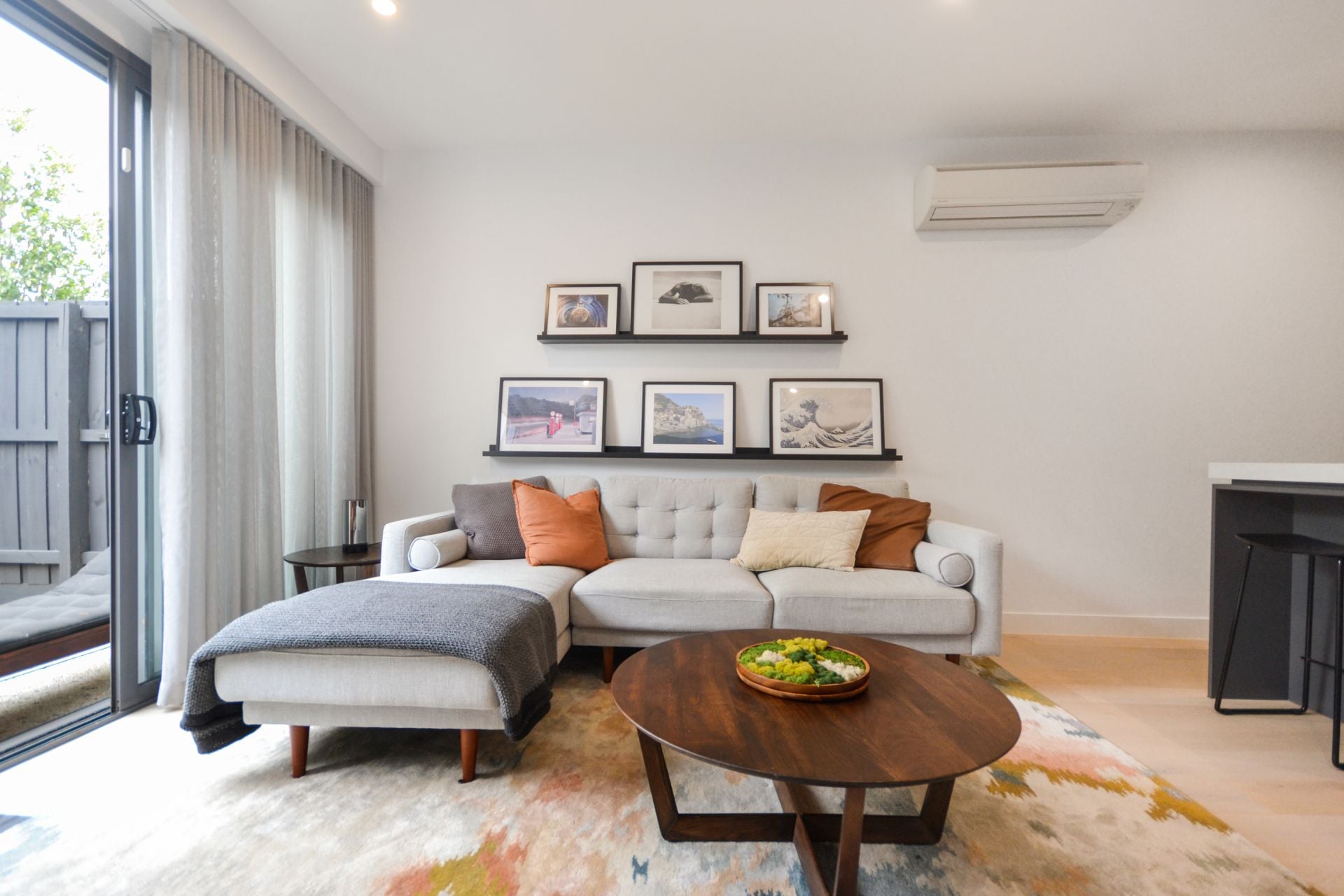 LUXURIOUS LIVING OVER TWO LEVELS