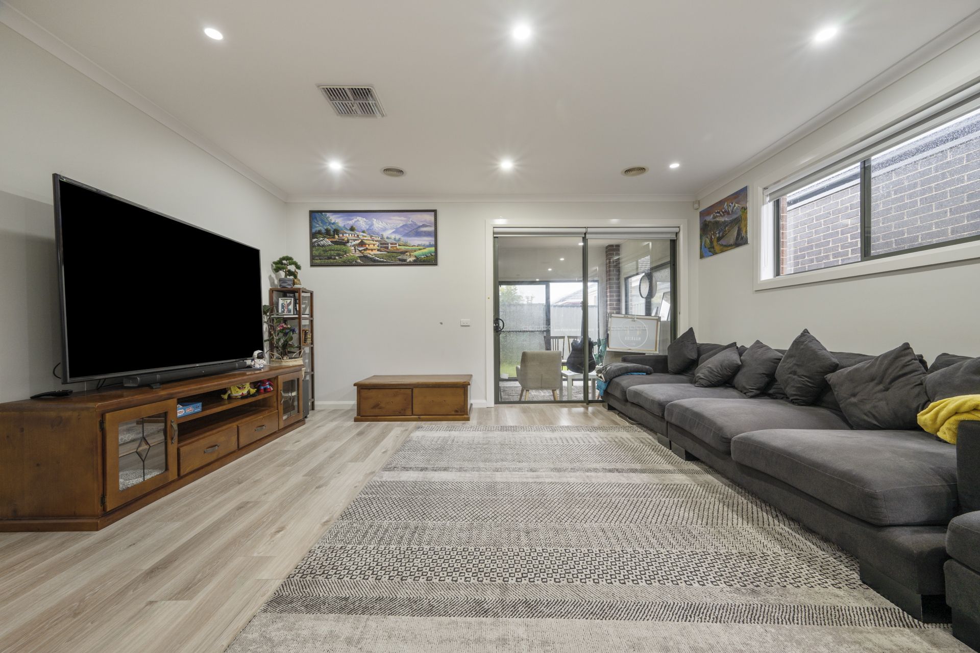 SPACIOUS FAMILY HOME IN A PRIME LOCATION