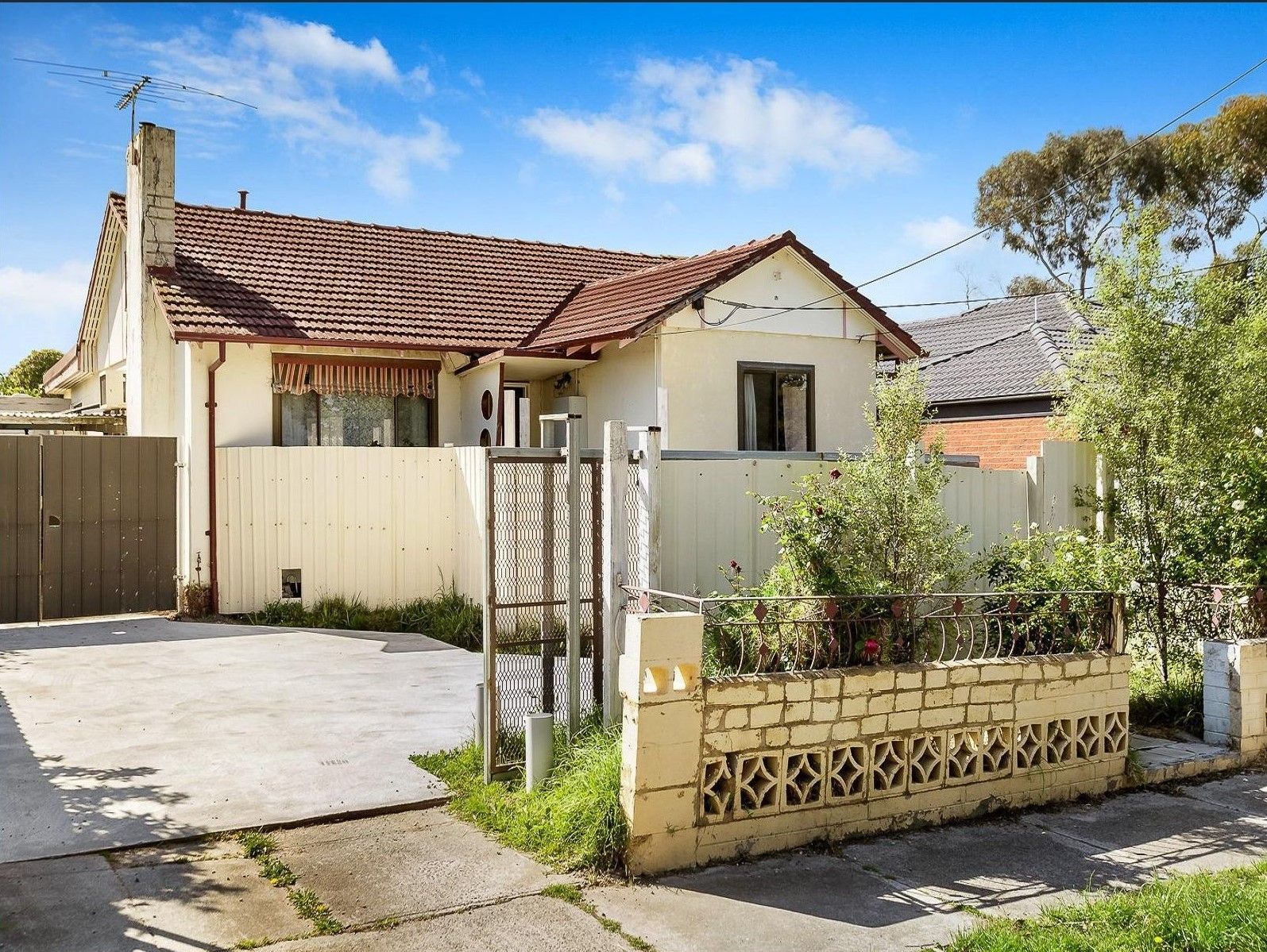 Large Home Close To Everything!