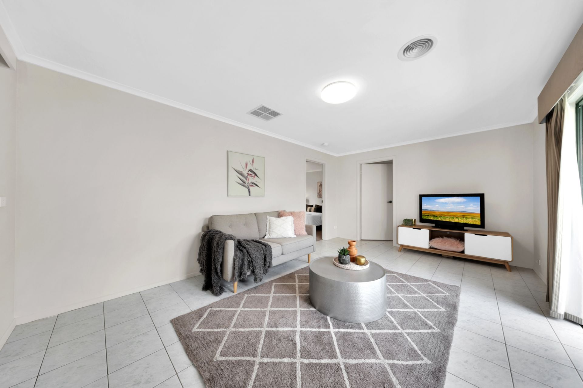 Spacious Family Living Close To Westfield & Station