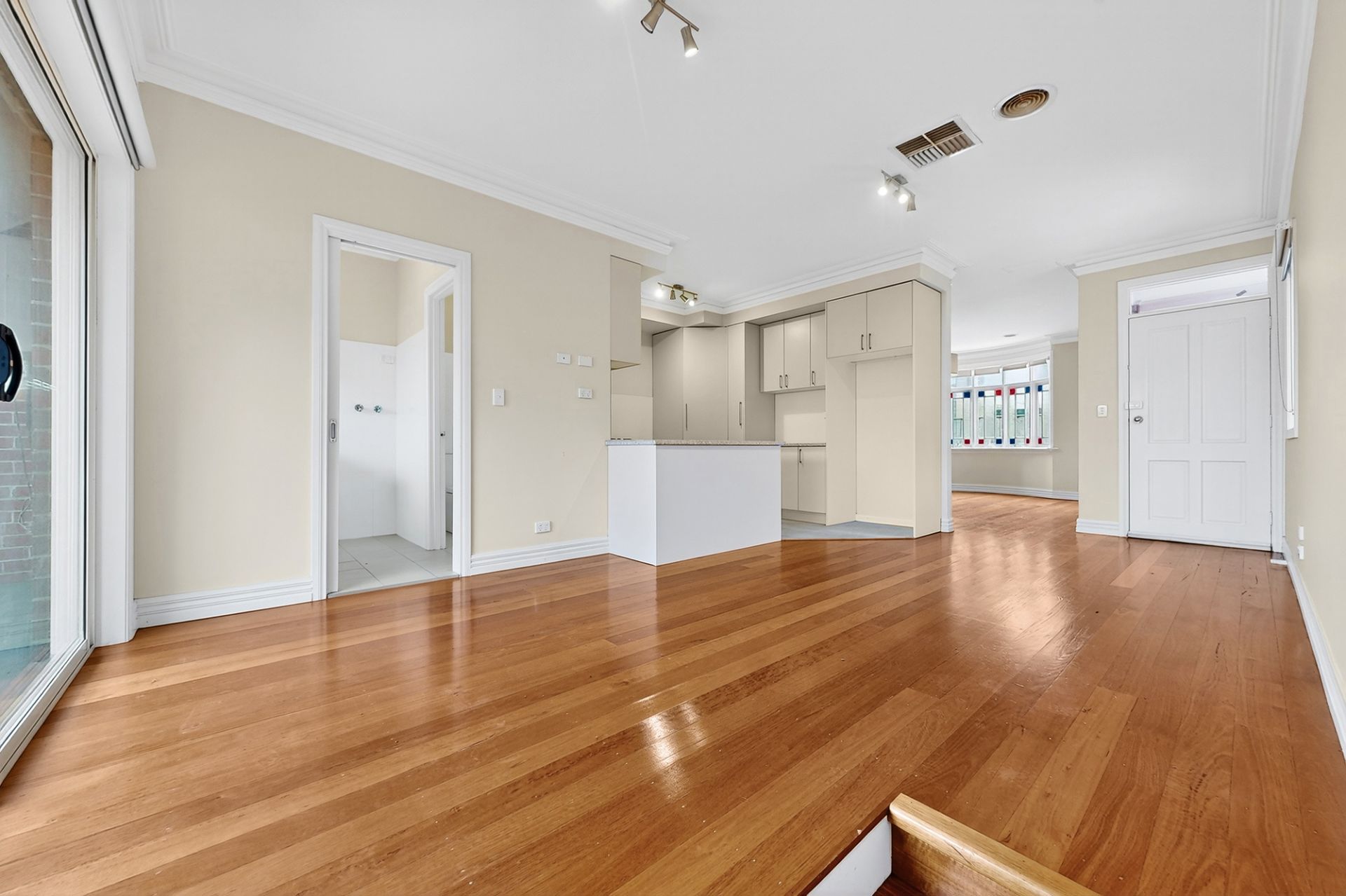 6/4 Eleanor Street, Footscray - Thumbnail 2