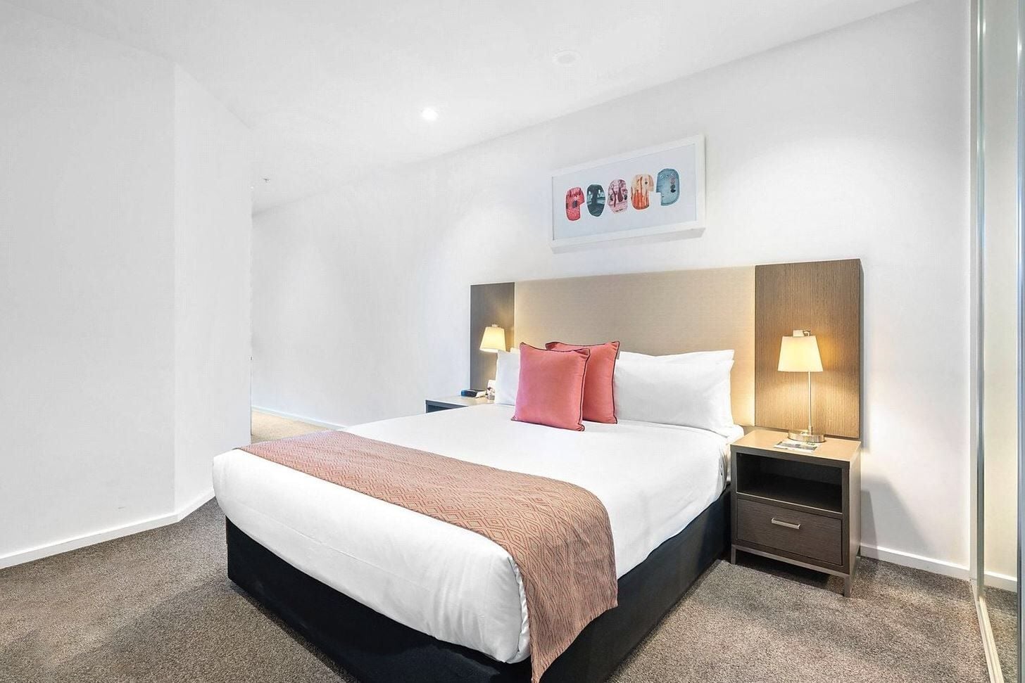 Southbank Grand: Prime Position, Luxury Lifestyle, Spacious Sensation!