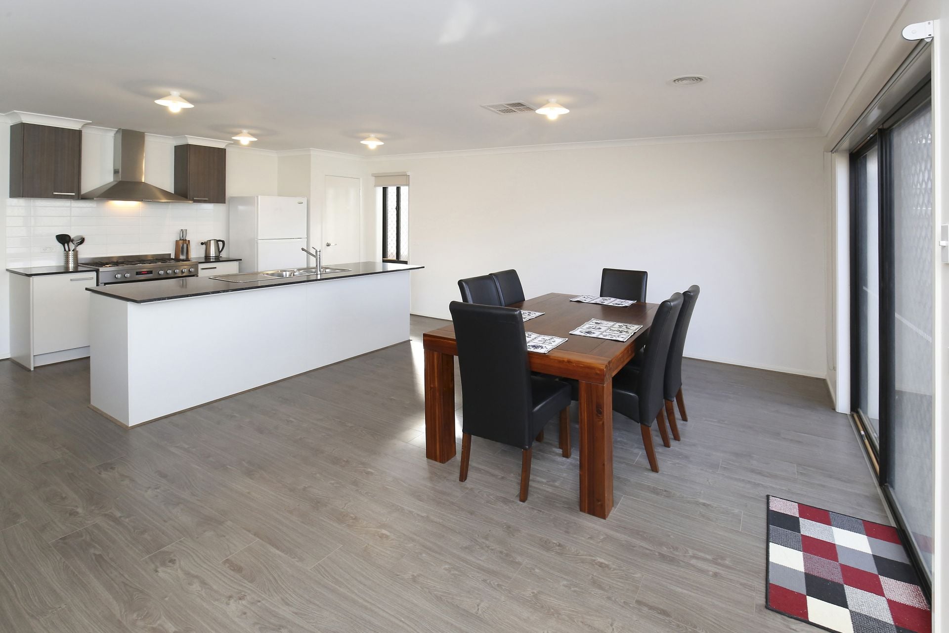 SPACIOUS IN A CENTRAL LOCATION OF MERRIFIELD ESTATE