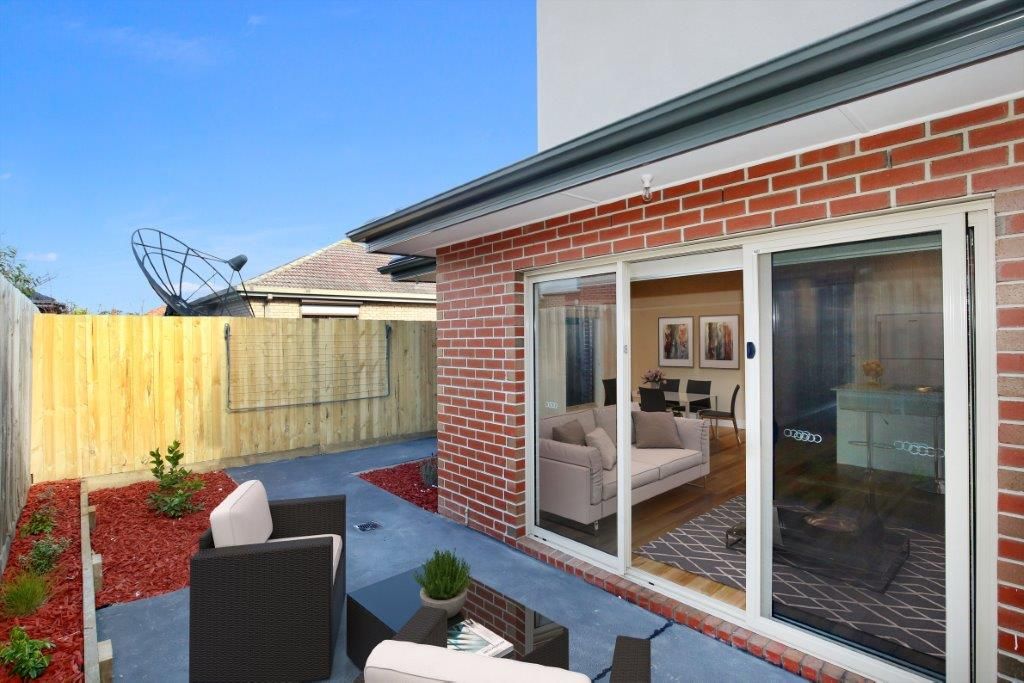 NEW TOWNHOUSE IN PERFECT LOCATION