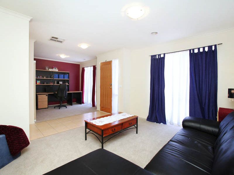 19 Daintree Retreat, Caroline Springs - Thumbnail 6