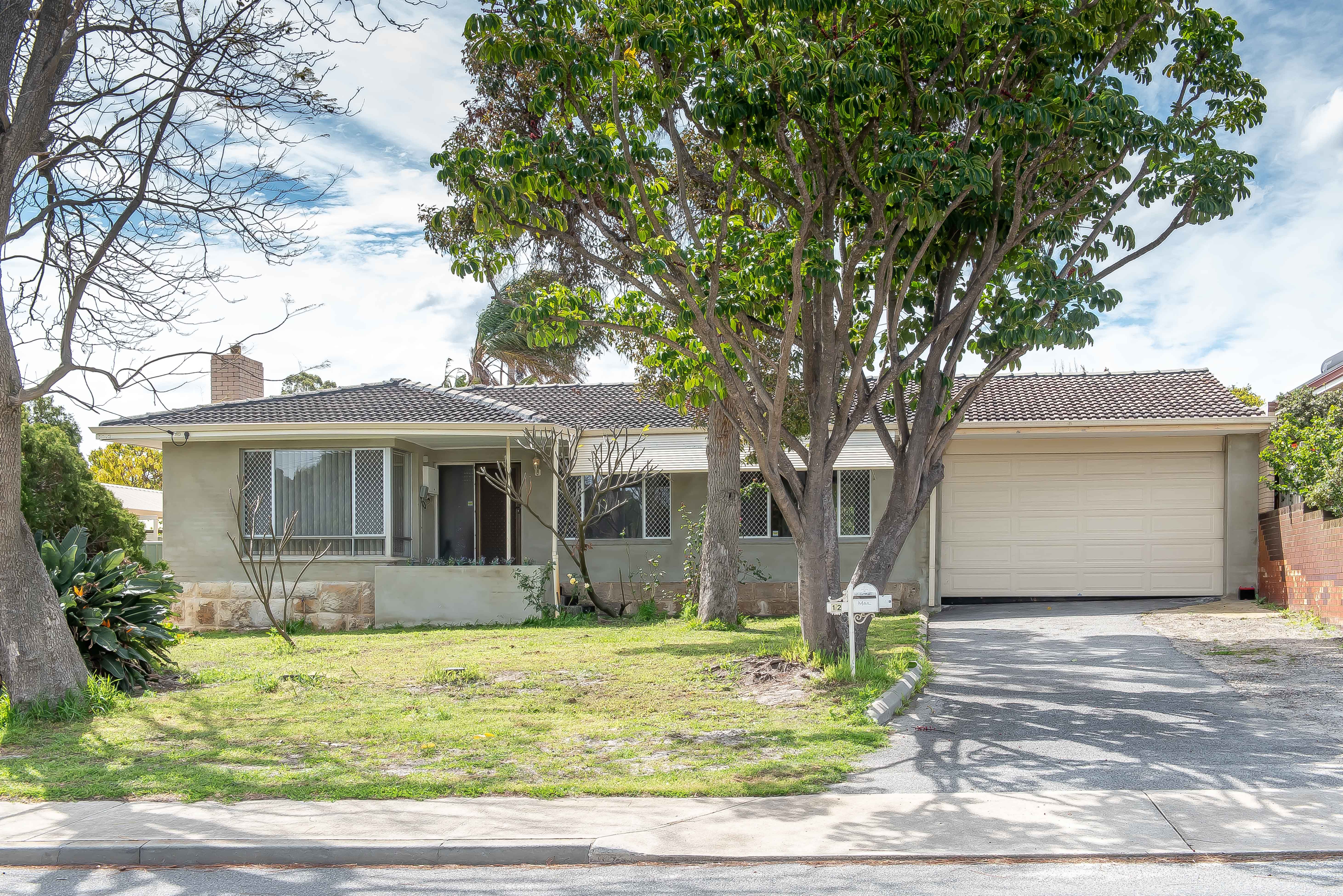 Real Estate For Sale 12 Marlow Way Thornlie , WA