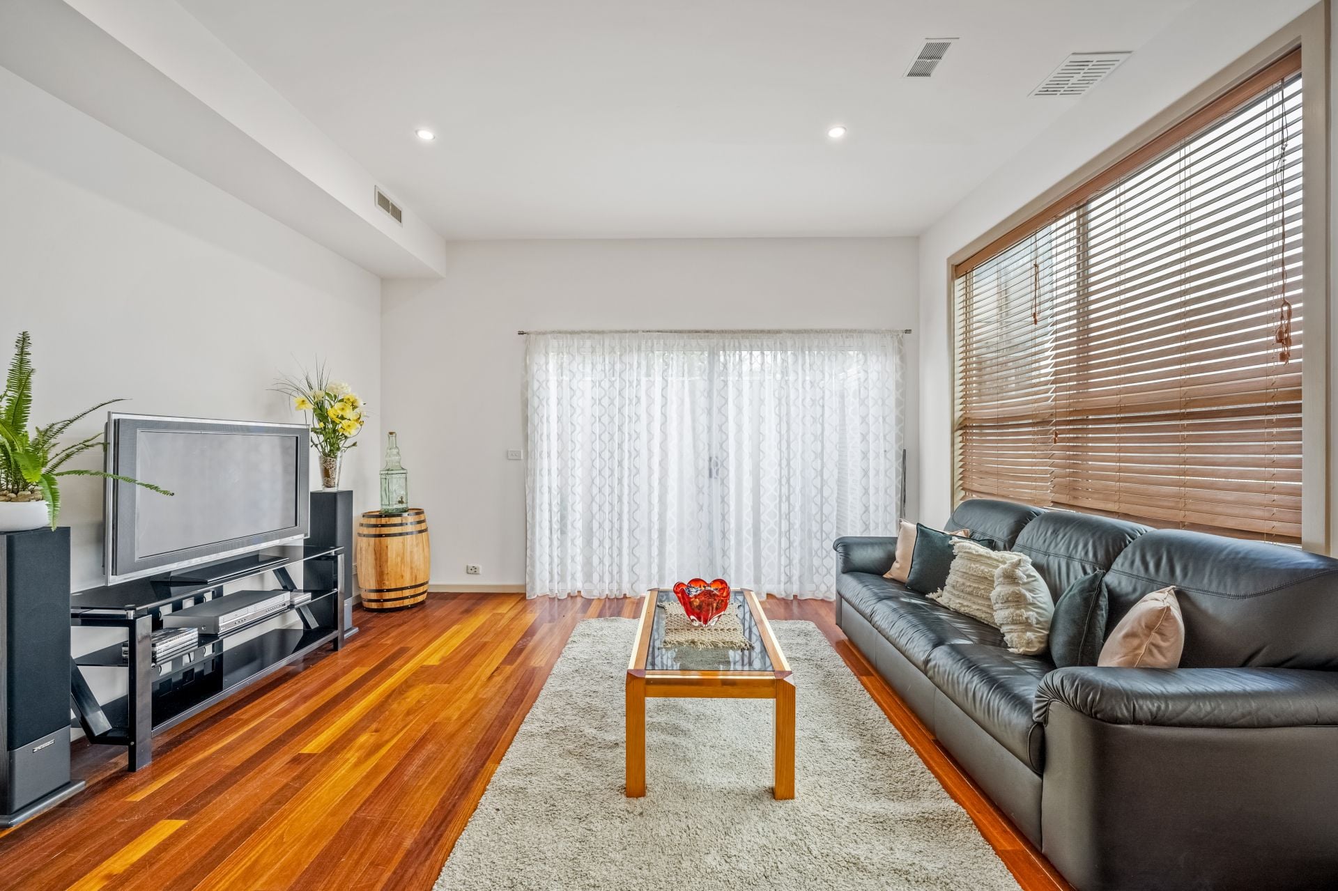 Unbeatable 4-bedroom townhouse!