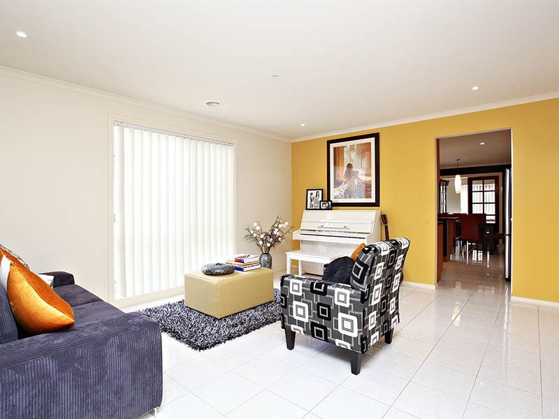 10 Alpine Gardens, Caroline Springs - Thumbnail 6