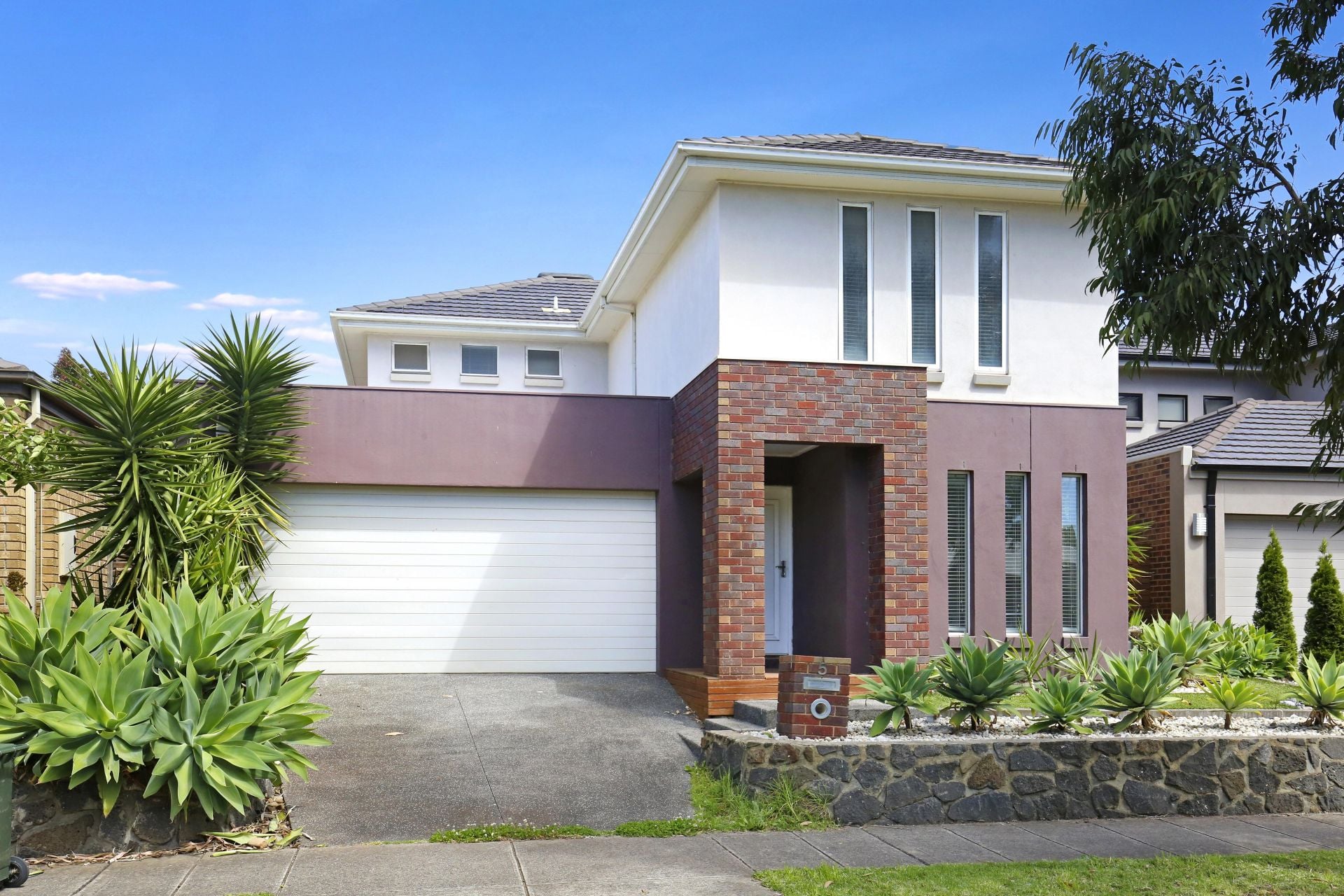 LARGE AND MODERN FOR THE FAMILY