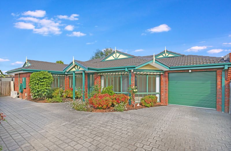 2/11 Bradley Drive, Mill Park