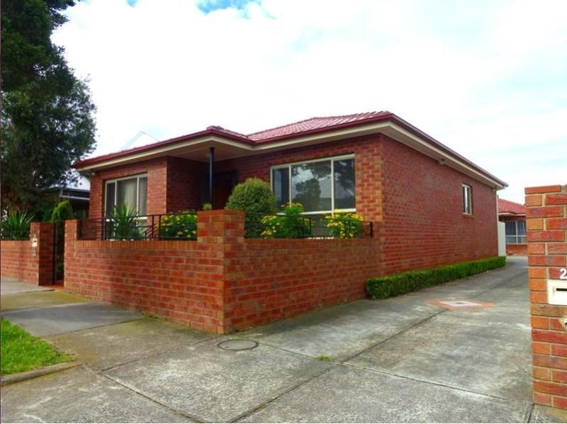 Stunning 3 Bedroom Unit with 2 bathrooms
