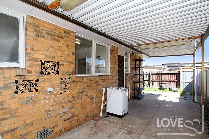 LOW MAINTENANCE PROPERTY IN AN IDEAL LOCATION