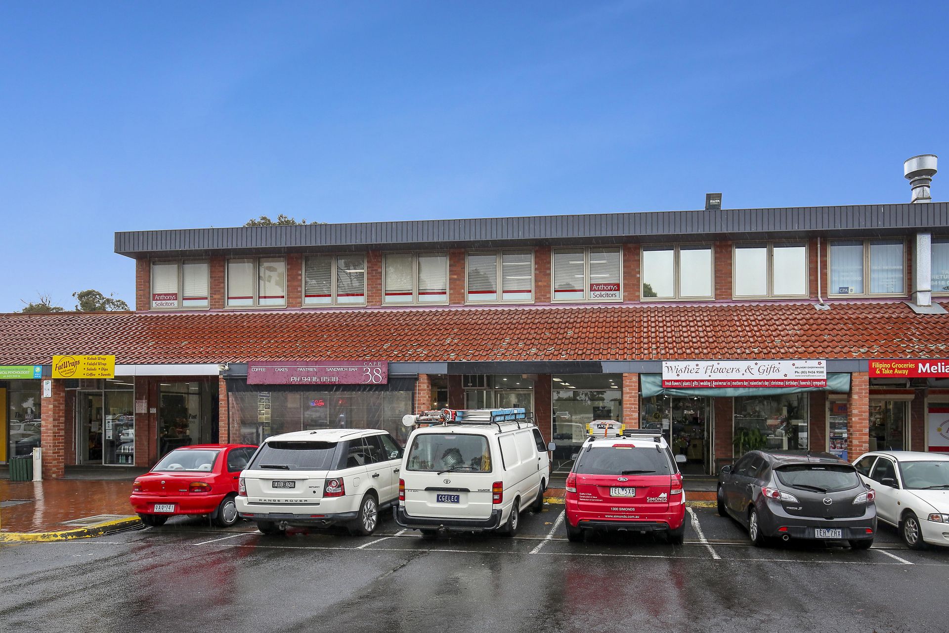 Retail Space in Vibrant Shopping Centre