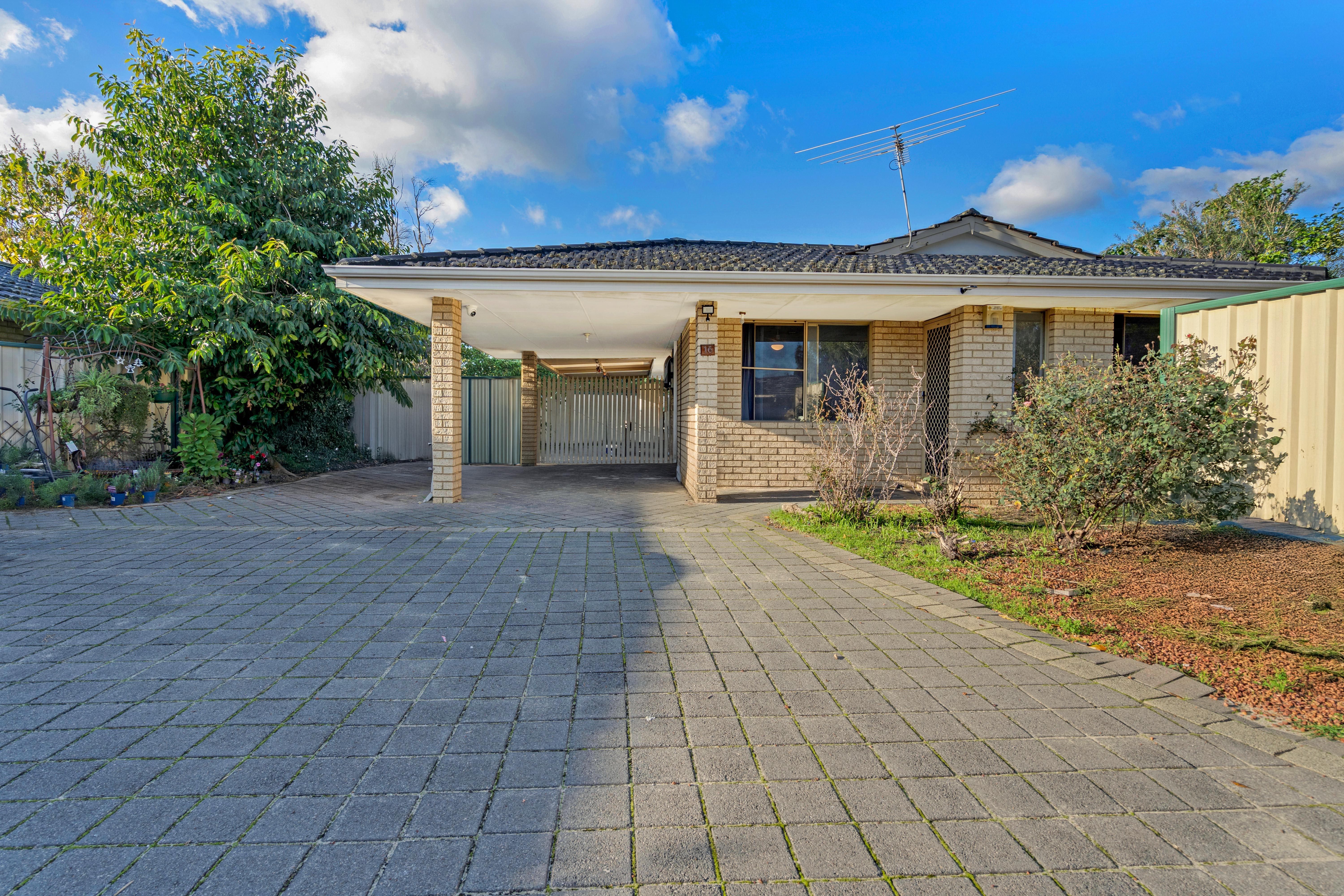 16/11 Firetail Place, Kenwick