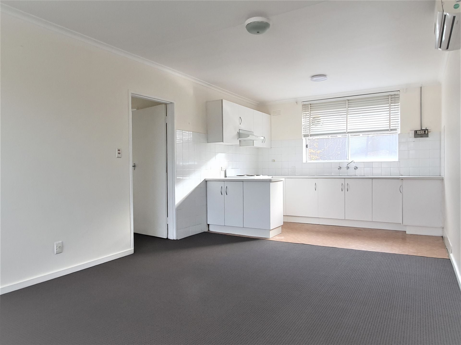 Modern Apartment In Quiet Block