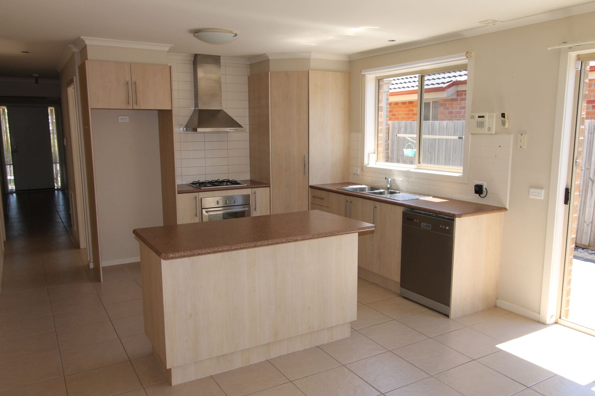 Spacious Home in Mill Park Lakes Estate