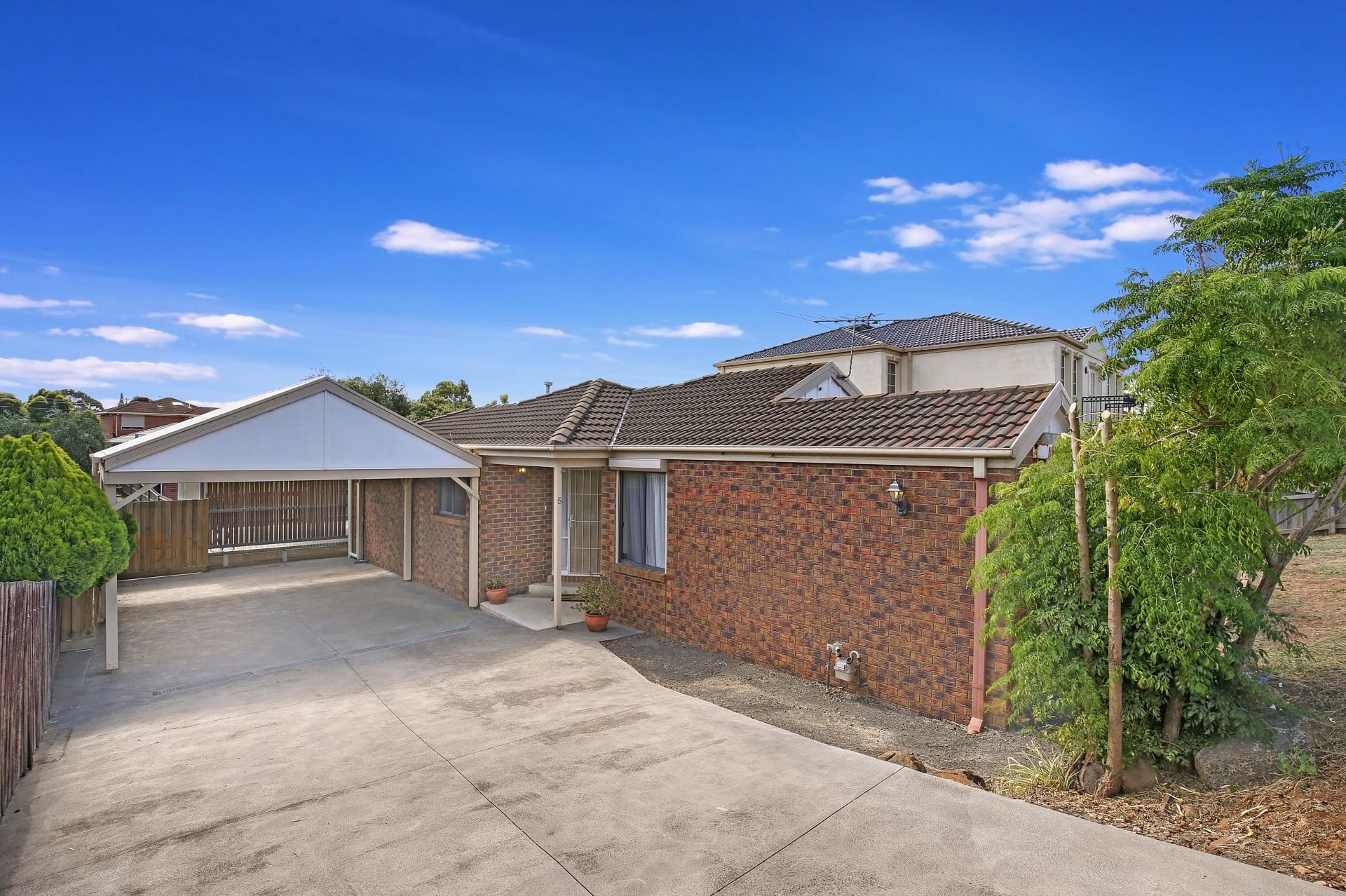 COSY 3 BEDROM DELIGHT!