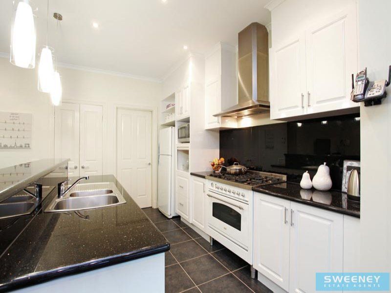 18 Lauriston Quay, Caroline Springs - Thumbnail 3