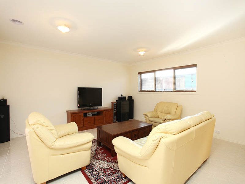 12 Kilburnie Drive MERNDA, Mernda - Thumbnail 8
