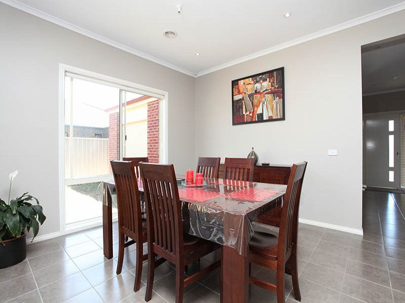 1 Hascombe Drive, Caroline Springs - Thumbnail 6
