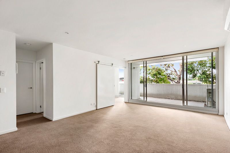Elegance, Modern & Perfectly Located!