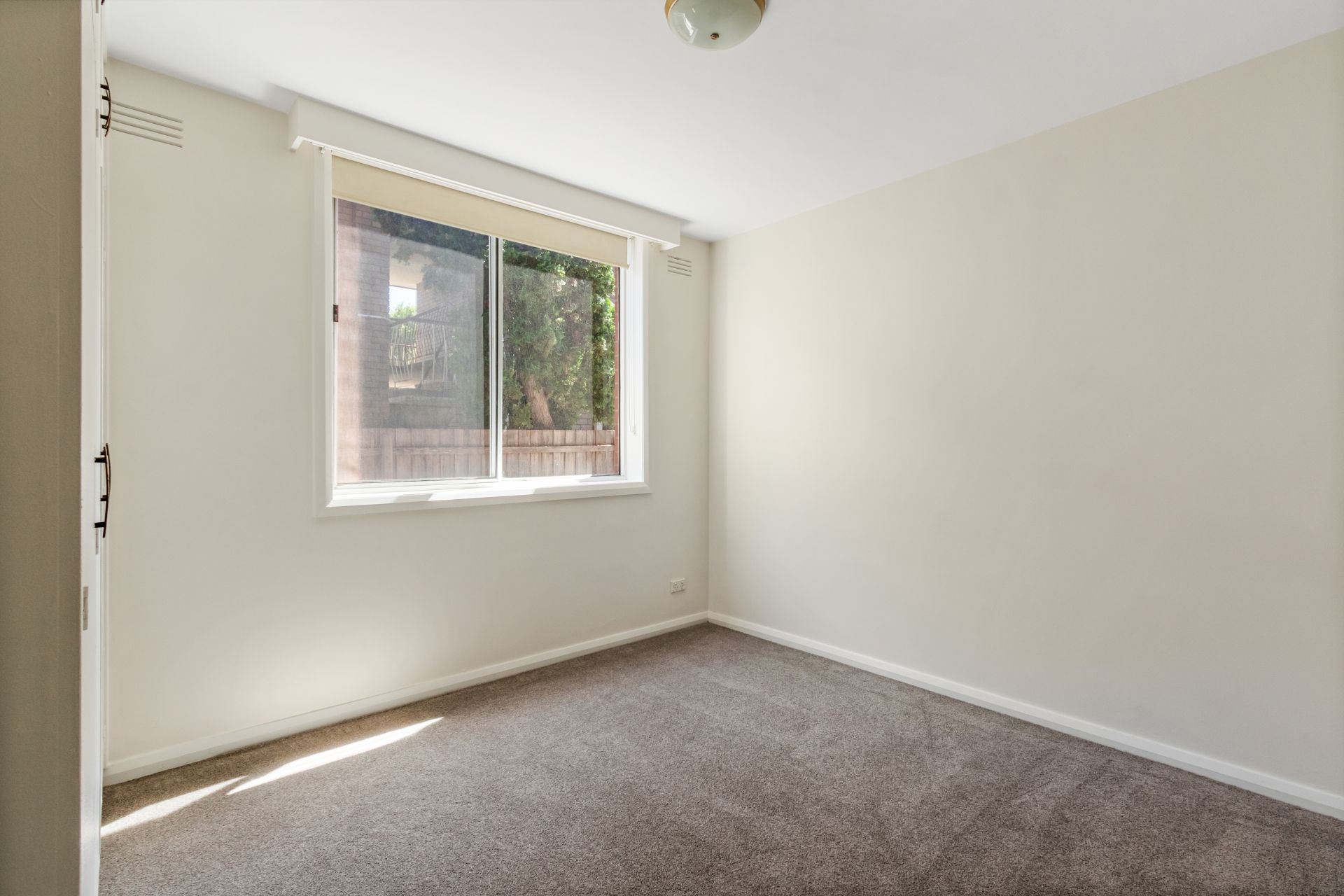 Spacious Two Bedroom Apartment In Idyllic Location!