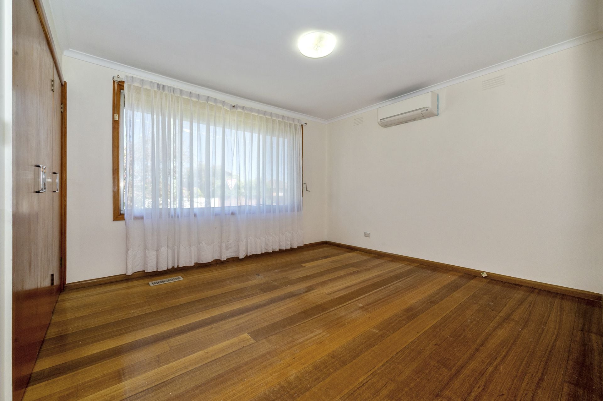 Close to Lalor station