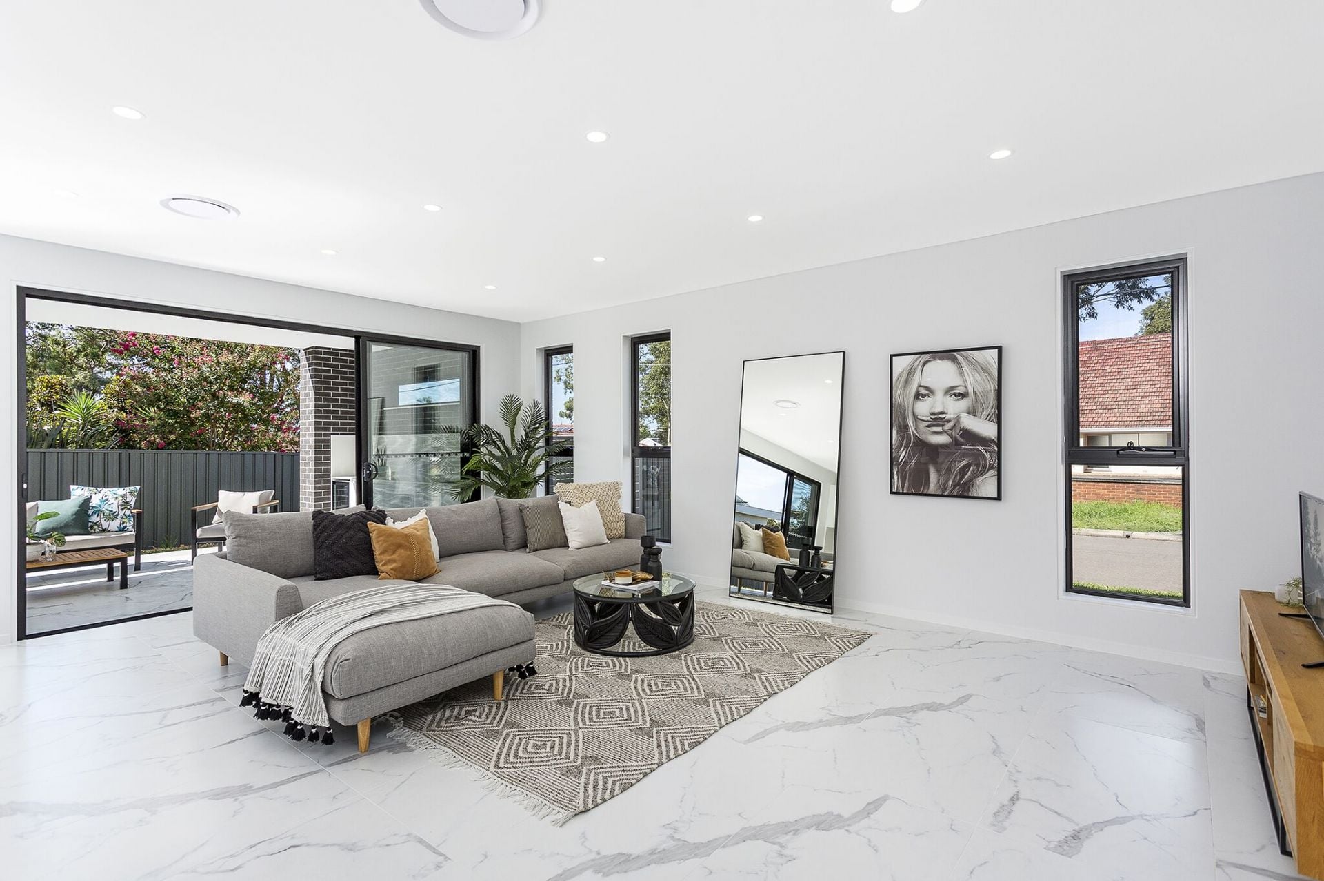 19 Lowana Avenue Kirrawee NSW, Kirrawee - Thumbnail 3