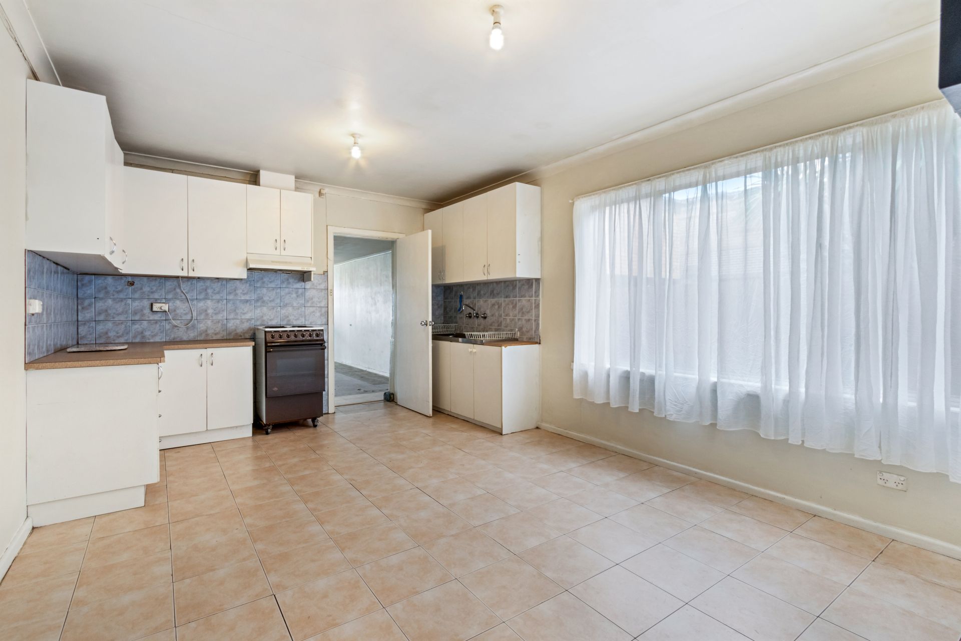 VERSATILE COMMERCIAL SPACE WITH GREAT EXPOSURE