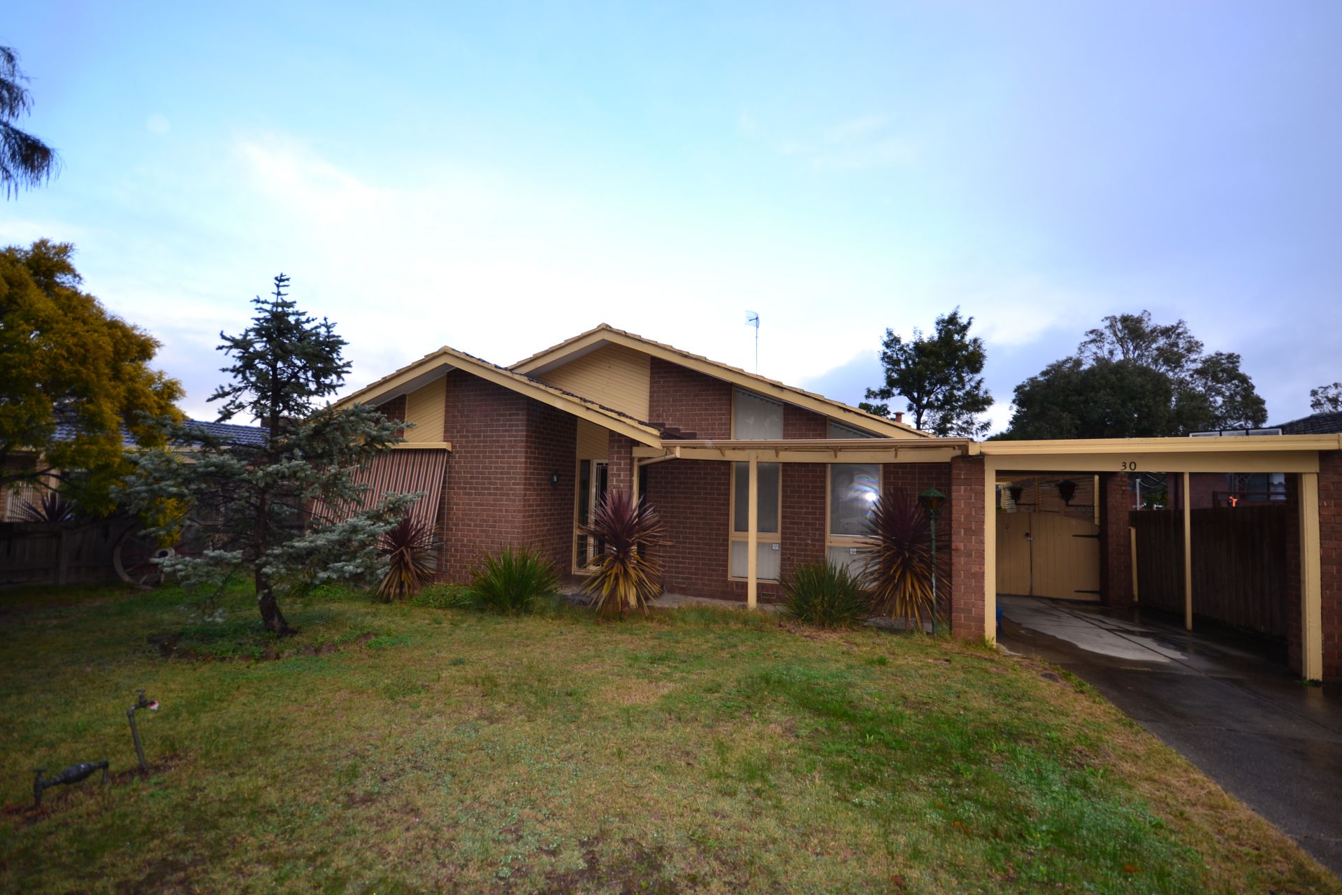 HOUSE THAT HAS IT ALL. IT JUST NEEDS YOU TO MOVE IN!