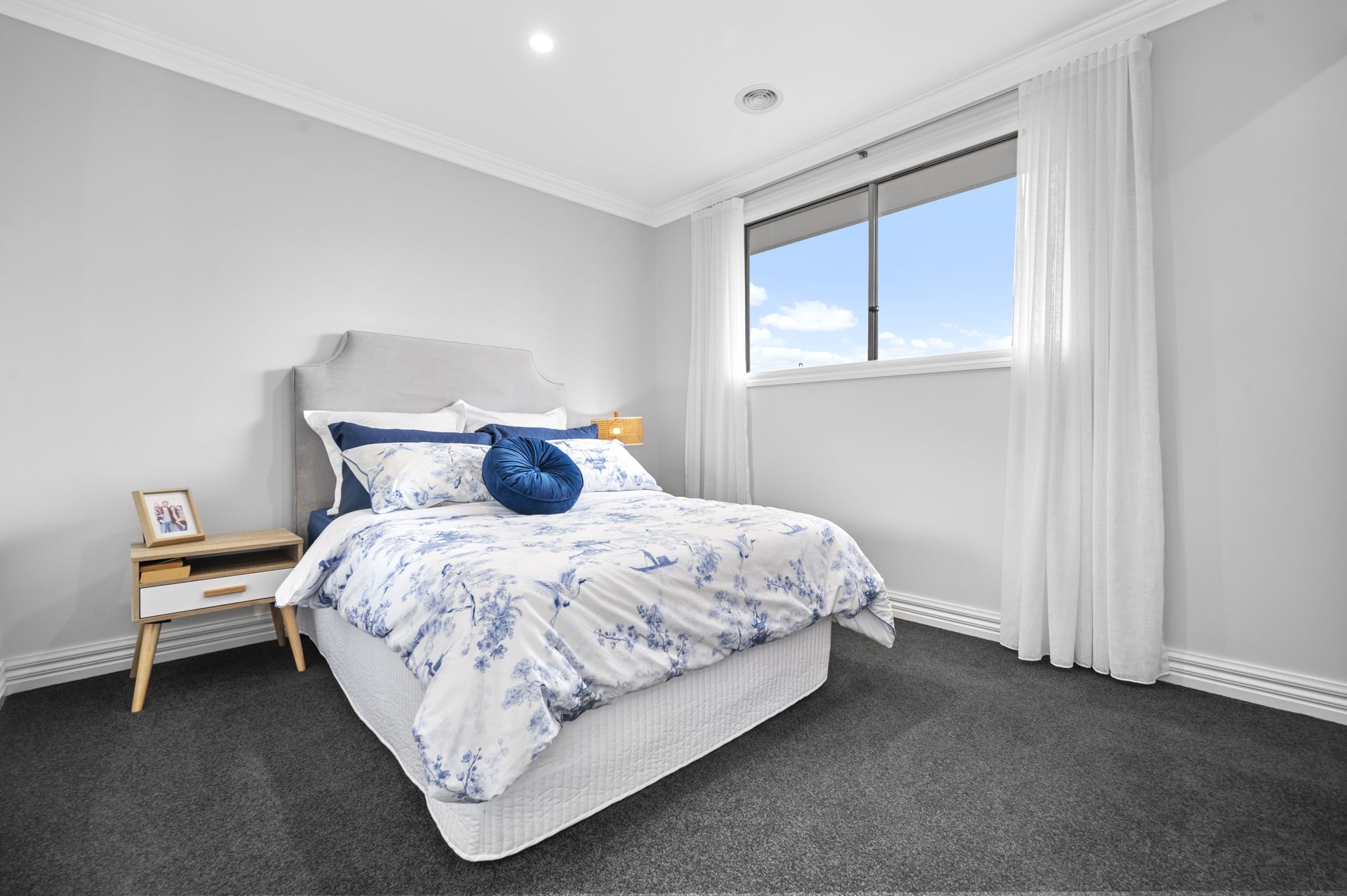 FULLY FURNISHED EX DISPLAY FAMILY HOME
